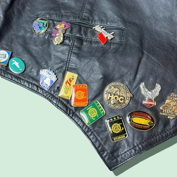 Vintage Ladies Harley Davidson Motorcycle HOG Owners Club Leather Vest 50+ Pins - Picture 7 of 14
